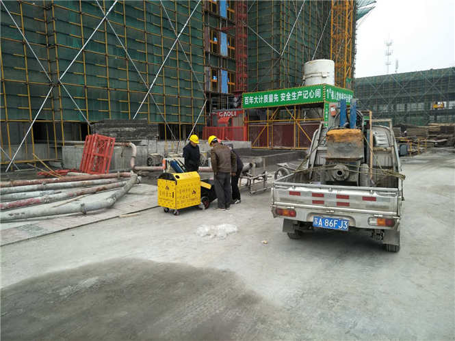 二次構(gòu)造柱泵上料機(jī)合作博崛建設(shè)溫嶺市東湖華庭項(xiàng)目 二次構(gòu)造柱泵上料機(jī)合作博崛建設(shè)溫嶺市東湖華庭項(xiàng)目